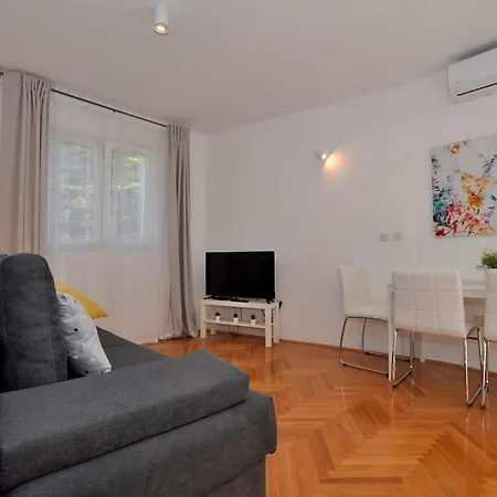 Apartament Ivanto *